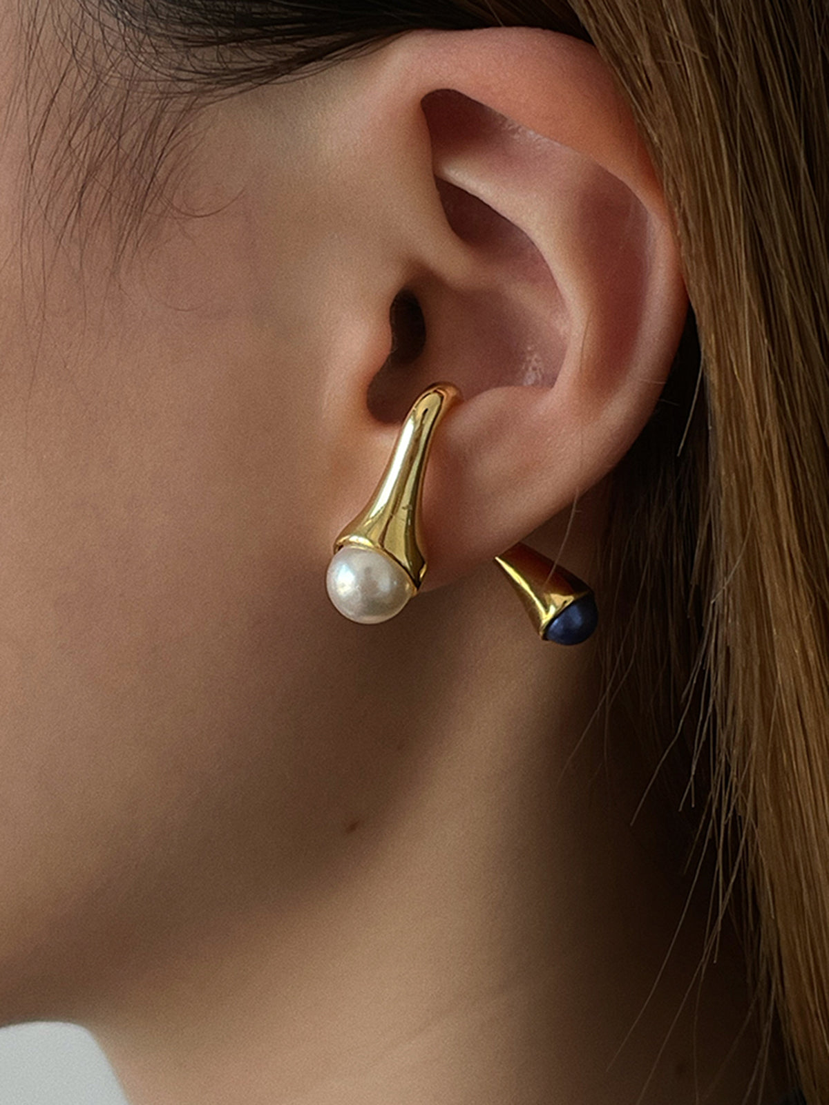 Pendiente Dorado con Perlas